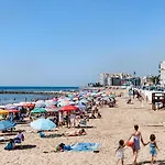 целиком, отличная студия, в 3 мин от пляжа 230 м,торревьеха в 3 мин от пляжа 230 м, торревьеха Апартаменты Торевьиа