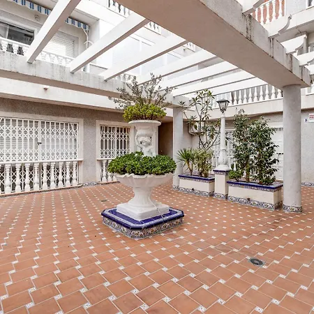 целиком, отличная студия, в 3 мин от пляжа 230 м,торревьеха в 3 мин от пляжа 230 м, торревьеха Daire