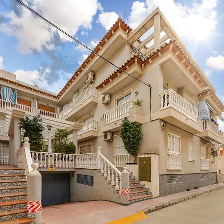 целиком, отличная студия, в 3 мин от пляжа 230 м,торревьеха в 3 мин от пляжа 230 м, торревьеха