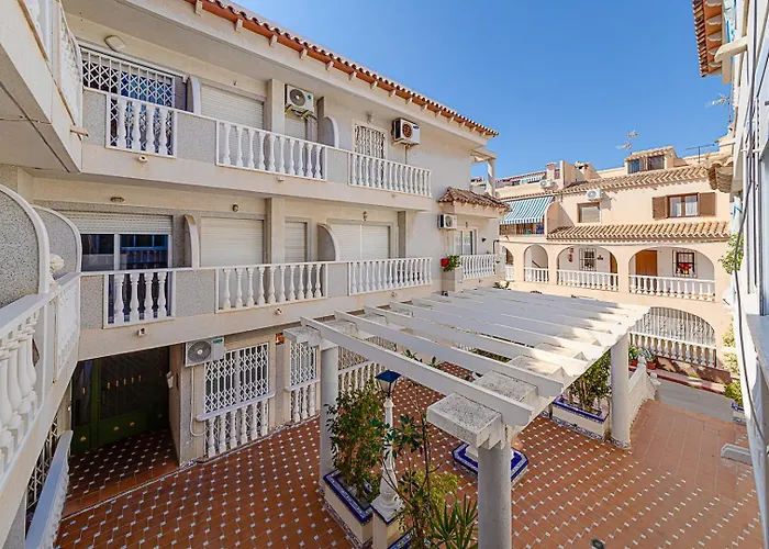 целиком, отличная студия, в 3 мин от пляжа 230 м,торревьеха в 3 мин от пляжа 230 м, торревьеха *